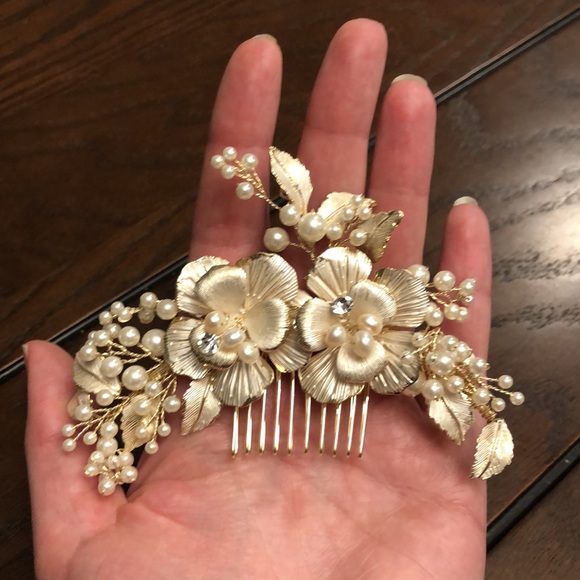 Twigs & Honey Flower and Pearl Hair Comb